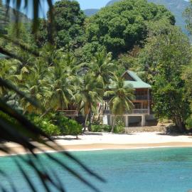 LÌlot Beach Chalets, hotel u gradu Glacis