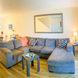 Spacious Townhome Ocala, Central Location, Newly Renovated, Pets Welcome, hotel din Ocala