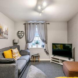 Entire House, 4 Bed Sleeps 8 Superhost Montrose