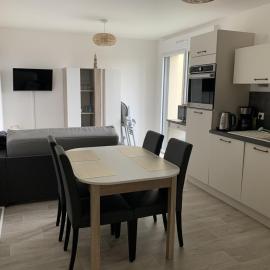 Charmant T2 en centre-ville avec balcon, parking privé et équipements bébé à Fort-Mahon-Plage - FR-1-482-99