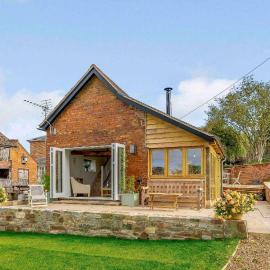 The Cider Barn, Luxury for 2 with beautiful views., hotel in Ledbury
