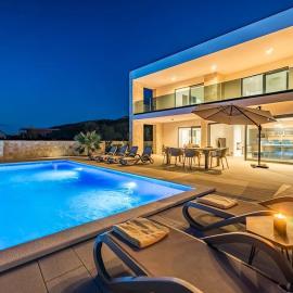 Villa Cissa,brand new villa with private pool, hotel in Stara Novalja