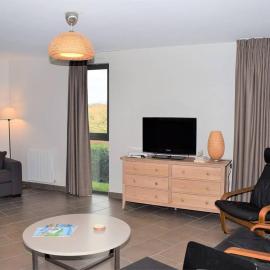 Maison neuve de plain-pied avec WIFI, terrasse et parking, à 2,5 km des plages à Trégastel - FR-1-368-70, hotel in Trégastel