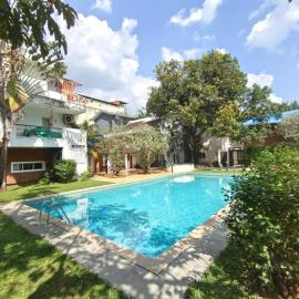 VILLA M - SOLITUDE 2 CANDOLIM GOA 3BHK, Pool Facing, Near Beach, Free Breakfast, Free WIFI and Prime Location, hotel i Candolim