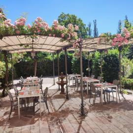 Le Relais de Ceilhes, hotel u gradu Ceilhes-et-Rocozels