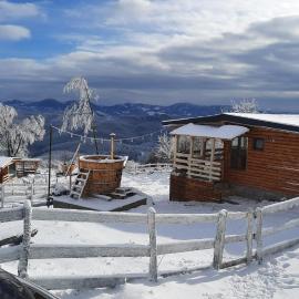 Cabana Himalaya Lodge cu ciubăr din inima munților Apuseni- masivul Buces -Vulcan: Buceş-Vulcan şehrinde bir otel