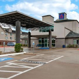 Motel 6-Pharr, TX، فندق في فار