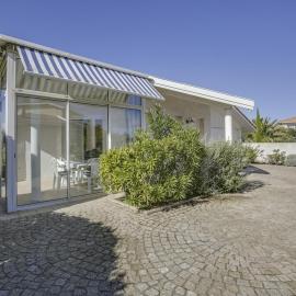 Villa 2 chambres proche plage, jardin, véranda, clim, wifi à Biscarrosse - FR-1-521-19, hotel in Biscarrosse-Plage