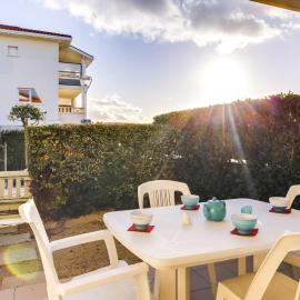 Appartement T3 avec Terrasse - à 50m de la Plage de Biscarrosse, Parking Privé Inclus - FR-1-521-15, hotel in Biscarrosse-Plage