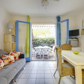 Studio cabine 4 pers. - à 300m des plages - terrasse et parking privé - FR-1-521-39, hotel in Biscarrosse-Plage