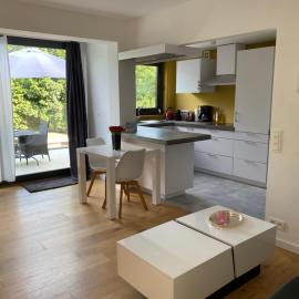 Appartement met groot terras, khách sạn ở Mortsel