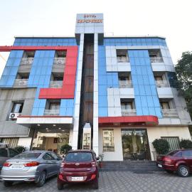 Hotel Sai Sparsh-150 meters from Saibaba temple, hotel di Shirdi