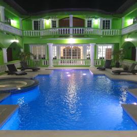 PESHERES INN & SPA, hotel a Bon Accord