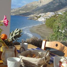 Aegean Villa-On beach apartment! Ideal choice!、マスーリーのホテル