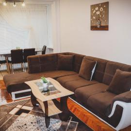 3 ROOMS, LOFT APARTMENT, Located RIGHT in CENTER!!!, hotelli kohteessa Razgrad