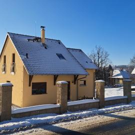Domeček pod skalami, Tisá 535, hotel in Tisá