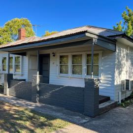 Nilmar Ave - Central Cozy 1950s Wodonga 3br Cottage, hotell i Wodonga