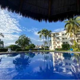 Magnifico Departamento, cocina equipada, 2 Recamaras 2 Baños , hasta 6 Personas, 3 albercas, playa a 50 mts wifi, aire acondicionado, hotel Manzanillóban
