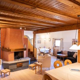 Apartment Chesa Cantieni by Interhome, hotel a La Punt-Chamues-ch