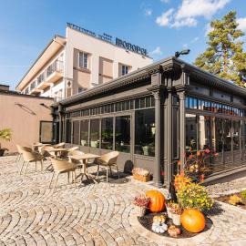 Wellness Hotel Pivovar Monopol, hótel í Teplice