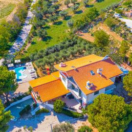 Vista Allegra Pagoda - Villa con piscina – hotel w mieście Colonnella