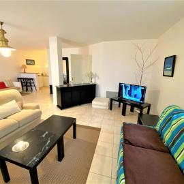 Appartement neuf en rez-de-chaussée à 50m de la plage Coz-Pors à Trégastel - FR-1-368-17, hotel in Trégastel