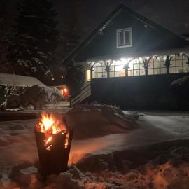 Haus mit Sauna und privatem Badeteich in Anif bei Salzburg, hotelli kohteessa Anif