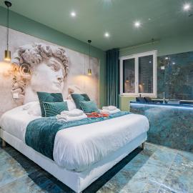 Le Musée d’Aphrodite / JACUZZI, Hotel in Montgeron