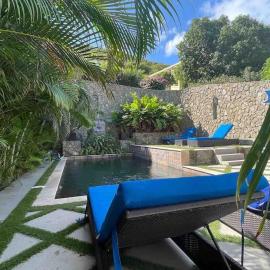 Luxurious 1 bedroom Apt with pool in Simpson Bay, hotel in Koolbaai