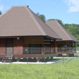 Raiatea Airport Bungalow, hotel a Uturoa