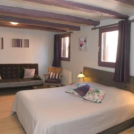 CHEZ CECILE Bed and Breakfast chez le VIGNERON, hotel i Colmar