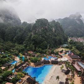 Cozy Suite with 270 Degree Mountain and Theme Park Views