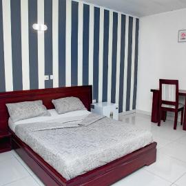 krEMLin, hotel di Douala