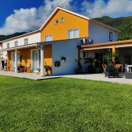 Casa d'Avó Guesthouse and Apartment, hotel in Urzelina