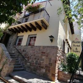 Alamo Hostel & Suites
