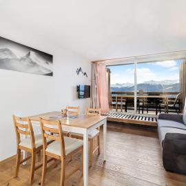 Chaleureux studio à Anzère, accessible à ski, proche de tout, hotel in Anzère