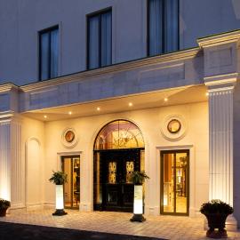 Lawlors Hotel, מלון בנאס