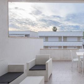 Appartamento a 150 m dal mare climatizzato con bellissimo patio esterno