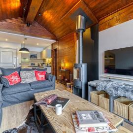 Penthouse-Chalet in Arc 1950 SKI IN-SKI OUT, מלון בArc 1950