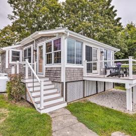 Charming Bristol Cottage w/ Private Beach!