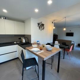 Lucia Holiday Apartments, Hotel in Lazise