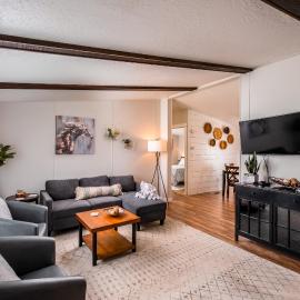Renovated Bungalow Getaway، فندق في Philomath