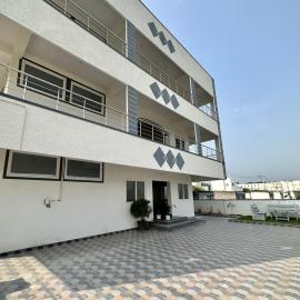 TrueLife - Bhavya Manor - Breakfast Included - 2500 SFT Modern homes with Garden - Panorama Tirumala Mountain View - Peaceful Location - Fast WiFi - Many restaurants nearby - Large hall, AC bedrooms, Kitchen - Android TV - Top service with lots of Love