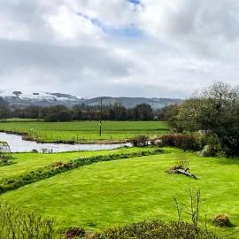 Riverside Chalet in heart of Lampeter, West Wales, hotel en Lampeter