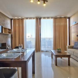 Emerald Court Apartments & Penthouse with Heated Jacuzzi