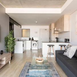 Family Apartment - Aircon, Spacious Balcony, Fast WiFi, Free Parking, hotel in Cape Town