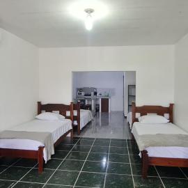 Sleep&Go! Cabina Familiar con 5 camas - Siquirres centro โรงแรมในSiquirres