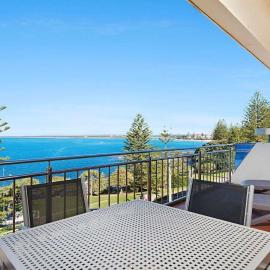 Wickham Point Unit 5 Kings Beach QLD, hotel in Caloundra