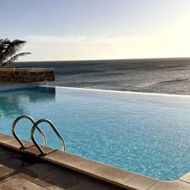 Villa GÊMEO vue mer, piscine accès privé plage, מלון בCalheta Do Maio