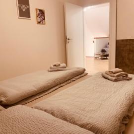 FELIX LIVING 3, Doppelbett, Parkplatz, ruhig & praktisch, ξενοδοχείο σε Salzweg